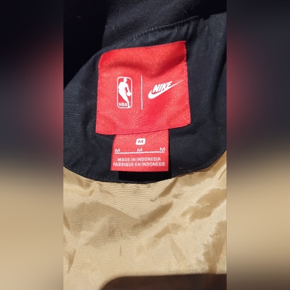 Nike raptors women's medium windbreaker jacket - Picture 3 of 4